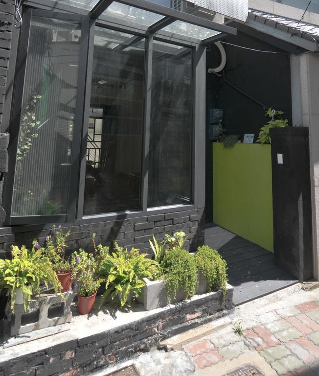 Avery Case Tainan Exterior photo